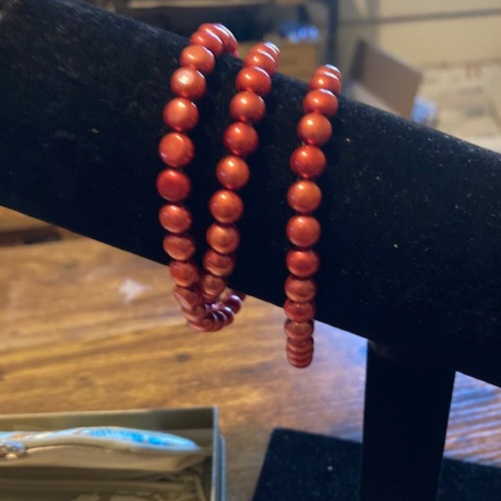 Honora red pearl stretch bracelets - Picture 2 of 5